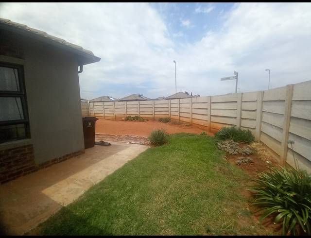 2 BEDROOM FREEHOLD FOR SALE IN CRYSTAL PARK
